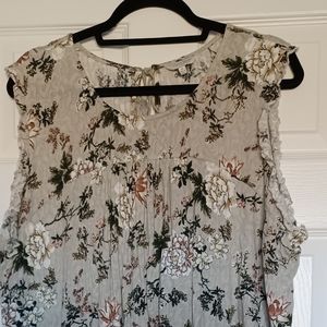 Lucky Brand 2X Sleeveless Top in Gray and Green Floral
